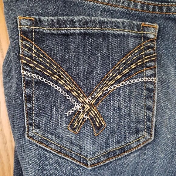 Vanity Distressed Blue Jeans 28" x 31" - Picture 4 of 7
